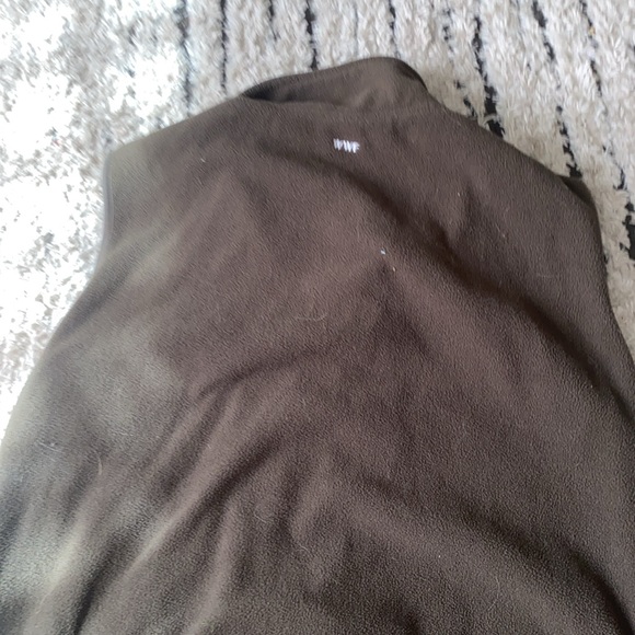 Olive green panda vest size s in men’s and could fit size L in women’s - Picture 4 of 4